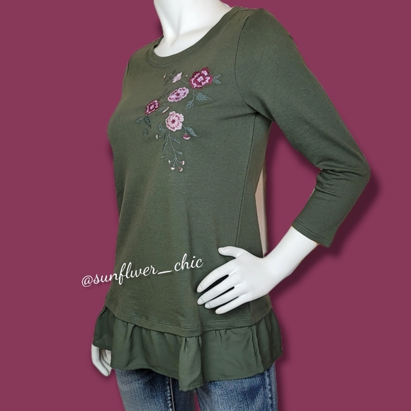 [NEW] Westport Brand Embroidered Flower Sweater - Picture 8 of 14